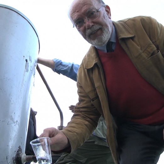 Palimo rakiju, stišćemo čvarke, kuvamo gulaš