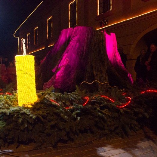 Paljenje prve adventske svijeće